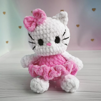Вязаная мягкая игрушка Кошечка Китти, Kitty 15 см — ручная работа из плюшевой пряжи