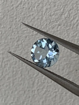 Натуральный голубой топаз 6.5 мм 1.3 ct огранка круг