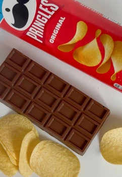 Крафтовый шоколад с чипсами Pringles и соленой карамелью - Berry Bar 160 г