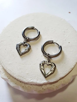 Серьги круглые серебристые сердце сердечки из медицинской стали