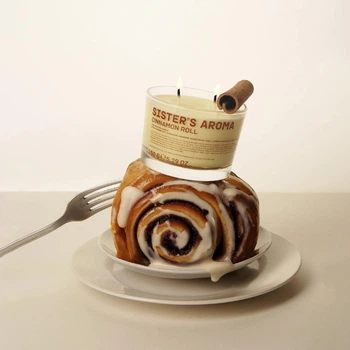 Ароматическая соевая свеча для дома Sister’s Aroma Perfumed Candle Cinnamon Roll с ароматом свежей выпечки и пряностей 150 г