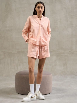 Летний женский костюм из натуральной ткани (рубашка + шорты) легкий oversize повседневный комплект для дома и прогулок Leglo - XS Apricot