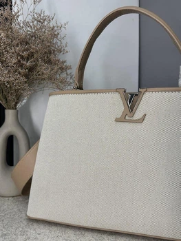 Большая женская сумка-тоут LOUIS VUITTON Capucines Souple бежевая