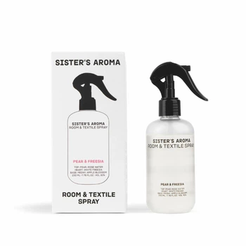 Парфюмированный спрей для дома и текстиля Sister’s Aroma Room & Textile Spray Pear & Freesia с нежным ароматом груши и цветов для свежести интерьера 230 мл