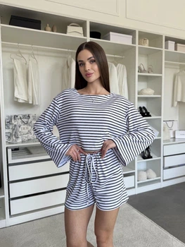 Жiночий костюм у смужку шорти+кофта бiлого кольору 37943 46/50