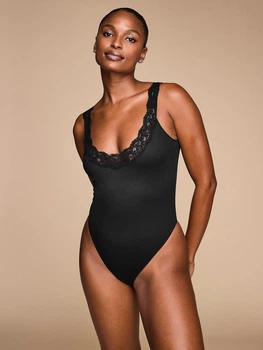 Боди женское Victoria's Secret (27899785185) Smooth & Lace Scoop Bodysuit S черный