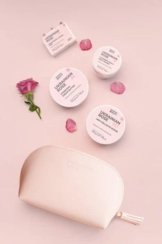 Набор для спа-ухода за телом Ukrainian Rose: Мыло Ukrainian Rose Moisturizing & Toning Soap 100 г + Очищающий мусс Ukrainian Rose Cleansing 200 мл + Антицеллюлитный скраб Ukrainian Rose 200 мл + Крем-баттер Ukrainian Rose 120 мл + Косметичка
