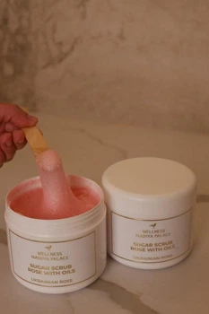 Сахарный скраб для тела Ukrainian Rose Sugar Scrub Rose With Oils для глубокой очистки и увлажнения 500 мл