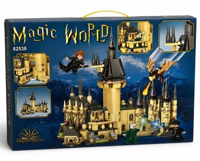 Детский конструктор Замок Magic World 830 деталей Разноцветный
