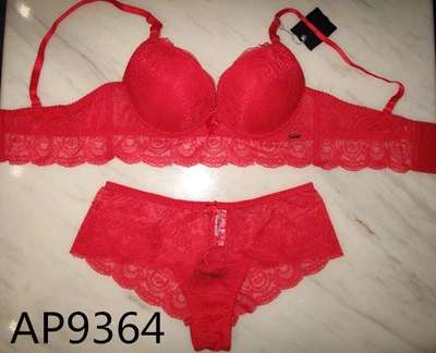 Комплект белья: бюстье push-up и трусики бразилианы 9364 Balaloum красный 75C/M