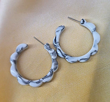 Женские сережки Ромашки Акрил jewelry Серые мраморные