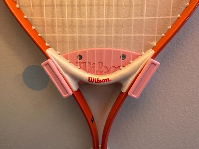 Настінний тримач для тенісної ракетки Wilson. Aivory