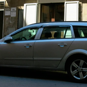 Дефлекторы окон VL-Tuning на Opel Astra H 2004-2010 универсал (накладные)