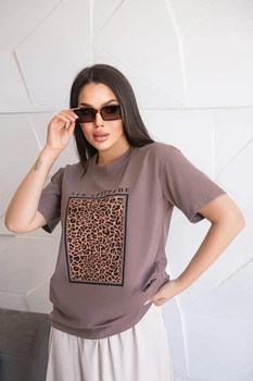 Жіноча стильна футболка з леопардовим принтом мокко 54-56
