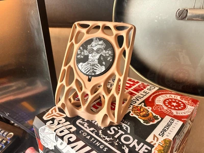 Дизайнерська помаранчева підставка MagSafe «Voronoi Stand» для iPhone