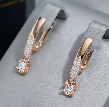 Серьги висюльки из медицинского золота с камушками