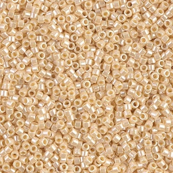 DB-1561 Бісер Miyuki Delica Beads 11/0 (перлиновий пряжене молоко іскристий), 50 г