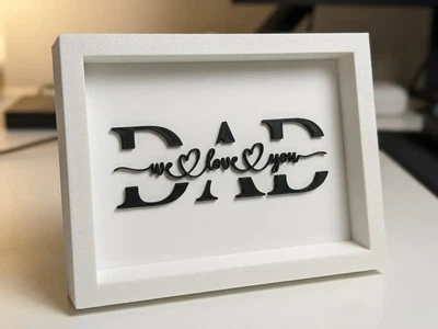 Настільний декор у рамці з написом татові "dad, we love you". Aivory