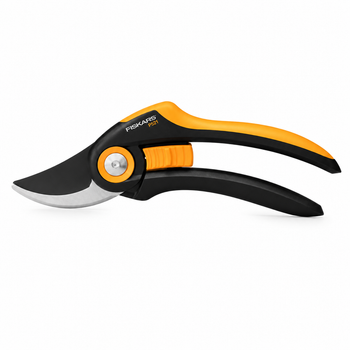 Плоскостный садовый секатор Fiskars Plus P521 с режущей способностью до 24 мм