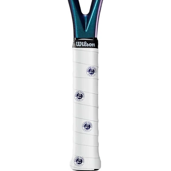 Накладки на рукоятку Wilson RG OVERGRIPS, що вбирають піт, з логотипом Відкритого чемпіонату Франції, забезпечують сухість рук.