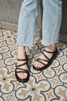Женские минималистичные кожаные босоножки PARADIZE SHOES коричневого цвета с тонкими ремешками и застежкой пряжкой на низкой черной подошве 41 размер (стелька 26 см)