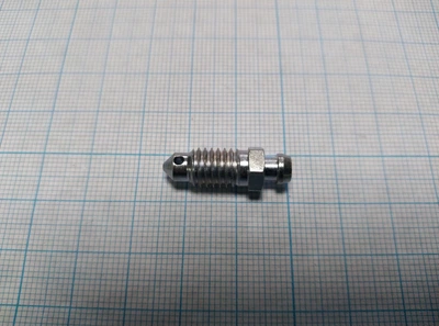 Штуцер для прокачки рабочего цилиндра QUICK BRAKE QB0100