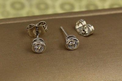 Серьги гвоздики Xuping Jewelry в ободке 4 мм серебристые