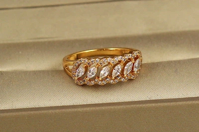 Кольцо Xuping Jewelry Сияние эмоций с белыми камнями р 18 золотистое