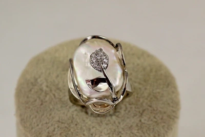 Кільце Xuping Jewelry Листочок з натуральною барочною перлиною 16+ р сріблясте