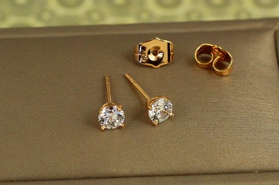 Сережки гвоздики Xuping Jewelry з каменем на чотири кріплення 5 мм золотисті
