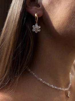 Серьги с белым цветком 5503