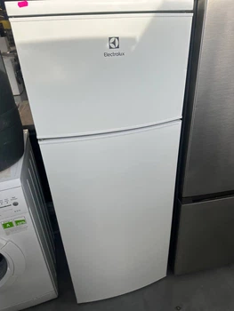 Холодильник с нижней морозильной камерой Electrolux 125х60х60см б/у