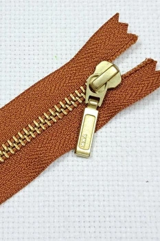 Блискавка YKK металева тип 5, колір рудо-коричневий/ланка золотиста 18 см