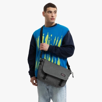 Сумка через плечо EastPak Delegate 008 20L в графитовом цвете.