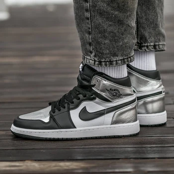 Кросівки чоловічі Air Jordan Retro 1 Black\Silver 44 (994-1328990)