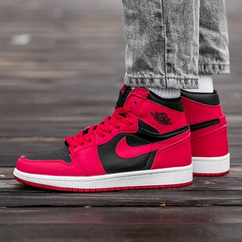 Кросівки чоловічі Air Jordan Retro 1 Black Red 40 (980-949873)