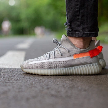 Кросівки чоловічі Yeezy Boost 350 V2 Tail Light 37 (430-1356077)
