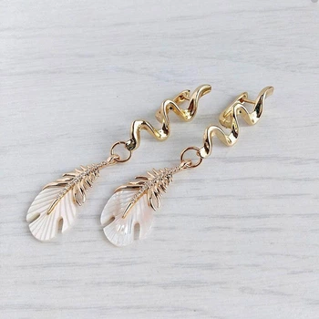 Сережки Hand Made позолочені з вставками з натурального перламутру та фіанітами