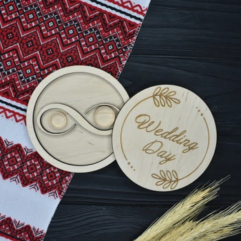 Кругла весільна підставка для обручок "Wedding Day. Символ нескінченності", з дерева під замовлення (ПК0048)