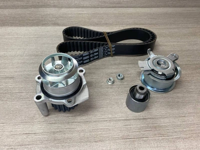 Комплект ремня ГРМ + помпа GATES KP55569XS-2 VOLKSWAGEN GOLF, POLO, SKODA OCTAVIA
