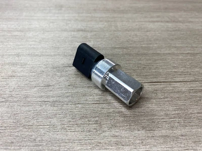 Датчик тиску кондиціонера THERMOTEC KTT130000