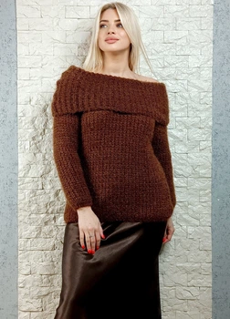 Светр фактурної в'язки з широкою горловиною коричневий Italy Moda 22-026 - коричневий - M-XL