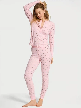 Жіночий піжамний комплект Victoria's Secret Cozy Pointelle Henley Long Pajama Set Mistletoe Graphic, XS Regular (27157366)