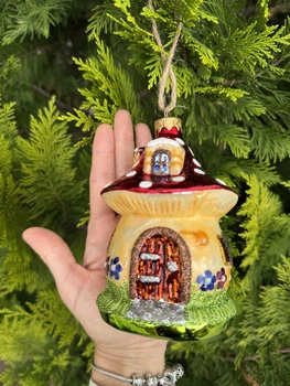 Скляна ялинкова іграшка «Казковий грибний будиночок» 12х8.5см