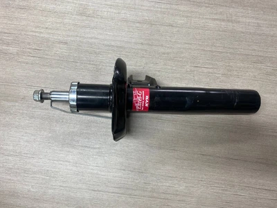 Амортизатор передний KYB 334834 VOLKSWAGEN GOLF 97->
