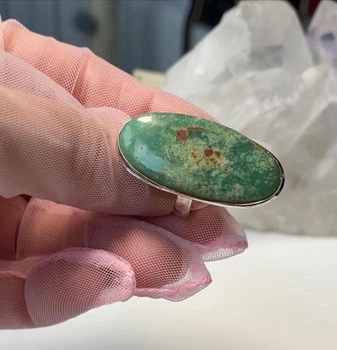 Серебряное кольцо с натуральным яблочным хризопразом 19 размера
