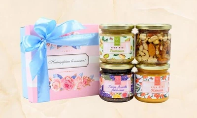 Набір медовий LOVE HONEY 4 баночки (Фісташка + Грильяж + Обліпиха + Амосова) 990 г