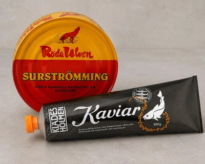 Набір Сюрстремминг Surstromming Röda Ulven 400г банка (ферментированная сельдь Surströmming сюрстреминг) (22199) + Ікра тріски підкопчена паста Kladesholmen тюбик 300г (22275)