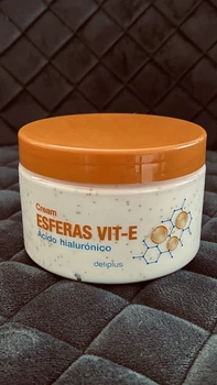 Зволожувальний крем для тіла Deliplus Esferas Vit-E з вітаміном Е та гіалуроновою кислотою 250 мл