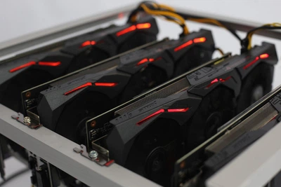 TI-miner (Top) GPU 4 Sapphire Radeon RX Vega 64 8G